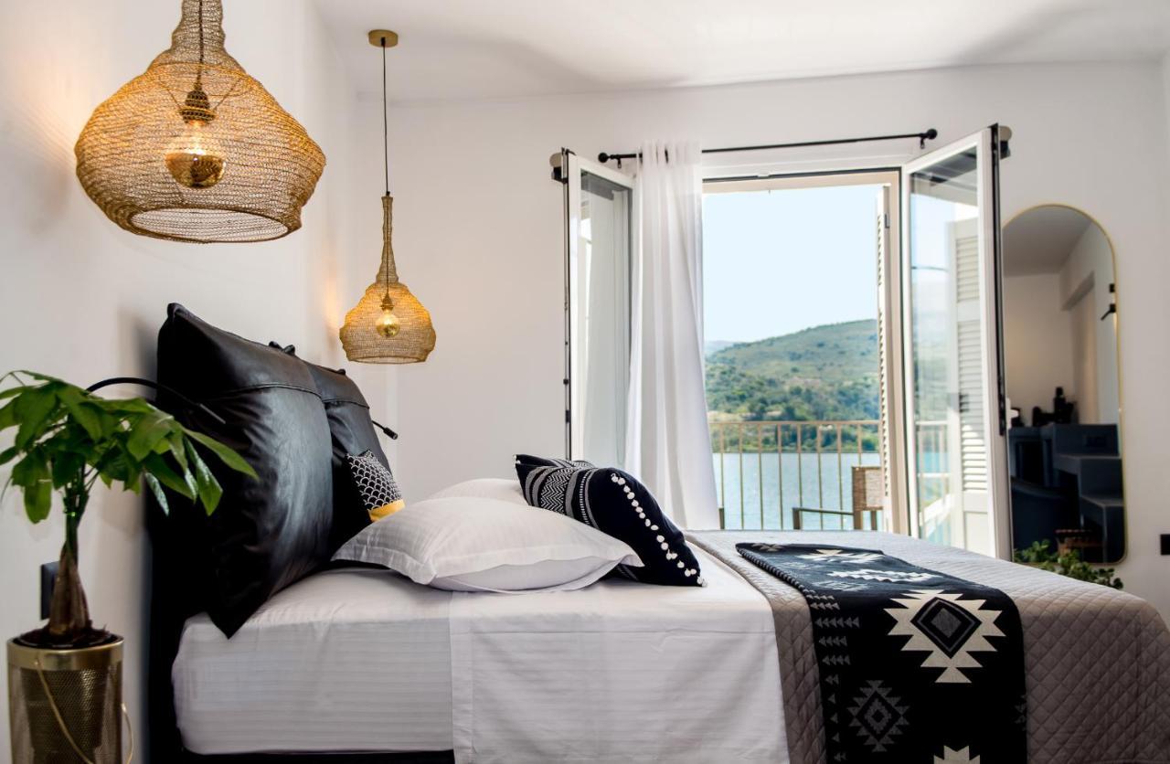A & B Minimal Suite Ιι With Sea View In Argostoli Exterior foto