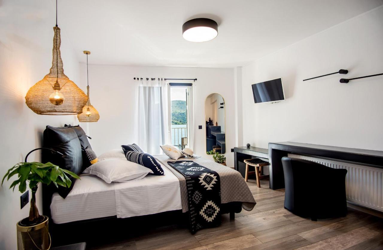 A & B Minimal Suite Ιι With Sea View In Argostoli Exterior foto