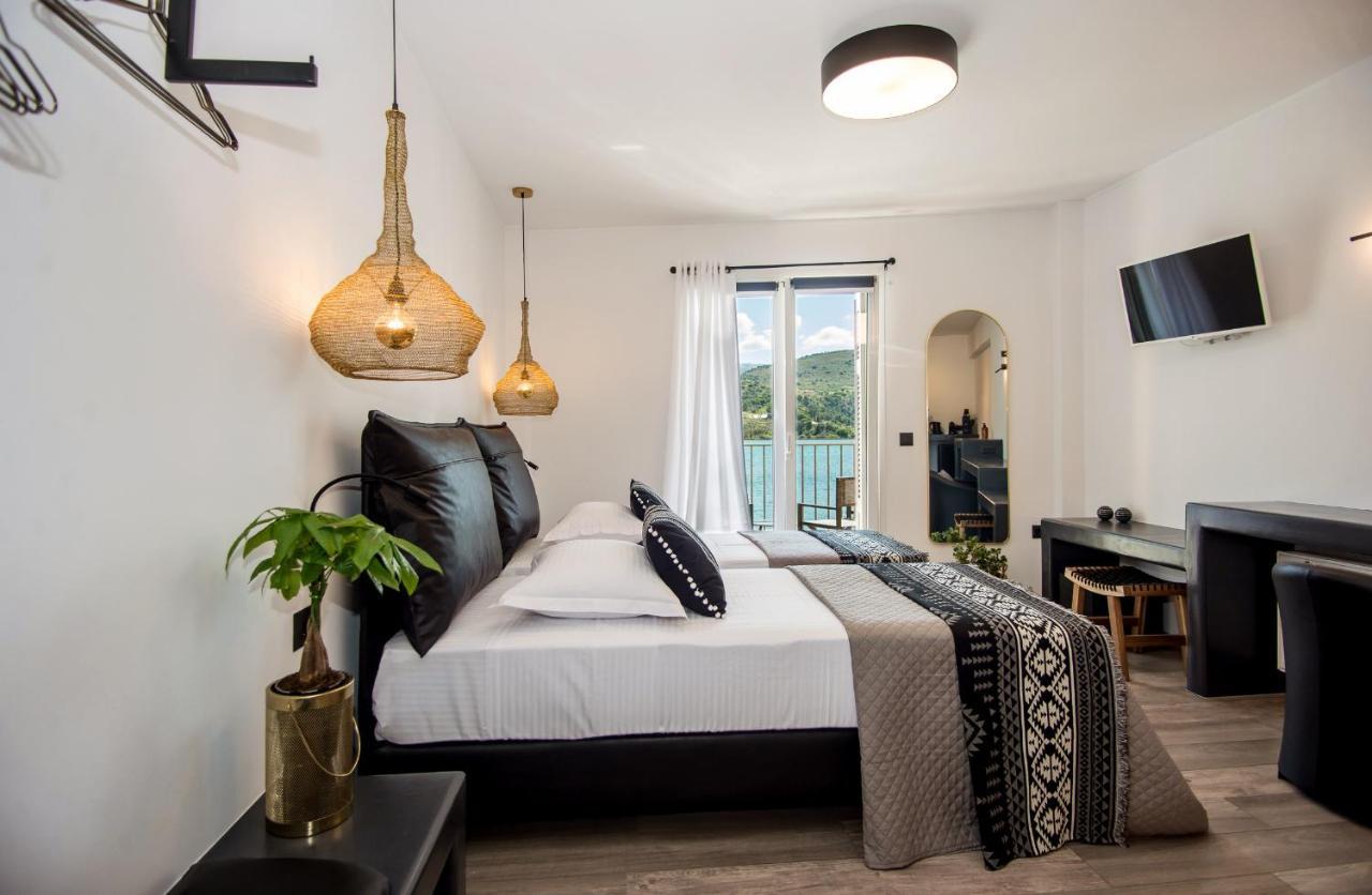 A & B Minimal Suite Ιι With Sea View In Argostoli Exterior foto