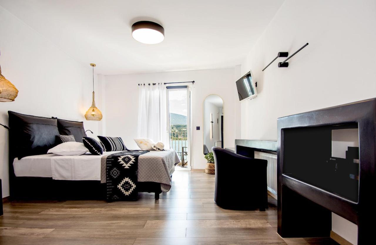 A & B Minimal Suite Ιι With Sea View In Argostoli Exterior foto
